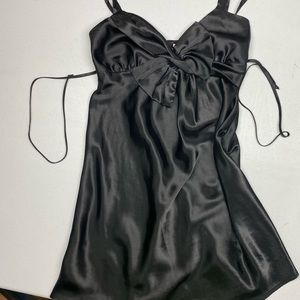 LVR BLK Satin-like Short Nightgown, S. *P1045